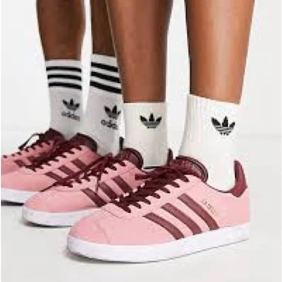 Adidas Gazelles (Men’s 7.5) - Picture 1 of 8